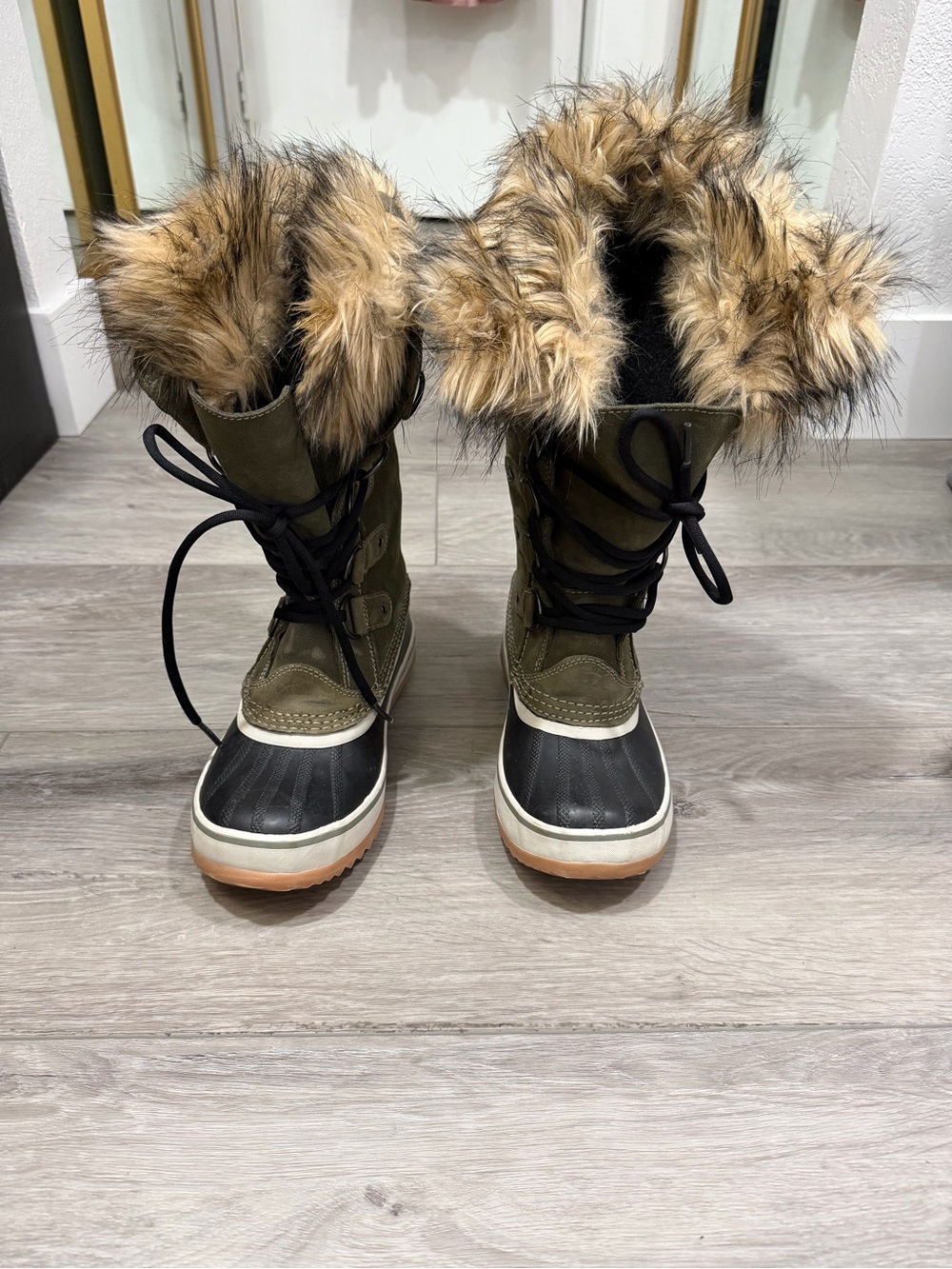 Women’s Sorel Joan of Arctic Shearling Boots in Green Size 6.5 - Picture 3 of 10